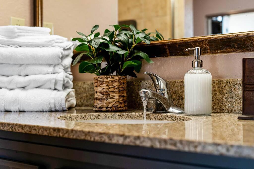 Designer Corner Suite 3Br/2Ba - Disney, Universal, Convention Center & Seaworld ออร์ลันโด ภายนอก รูปภาพ